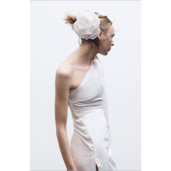 BLOGGER'S Zara Flower Clip NWT - Picture 2 of 15